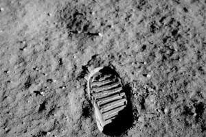 阿姆斯特朗登月第一人——那“一小步”背后的秘密